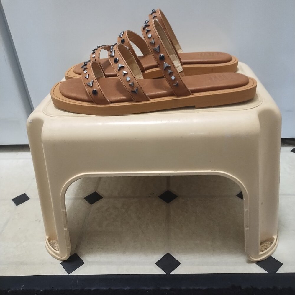 Frye New in Box Women's FR40355 Faye Studded Slide Size 10